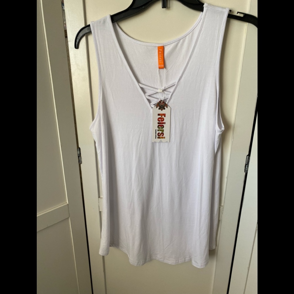 Feiersi criss cross casual tank top. White, size Med.